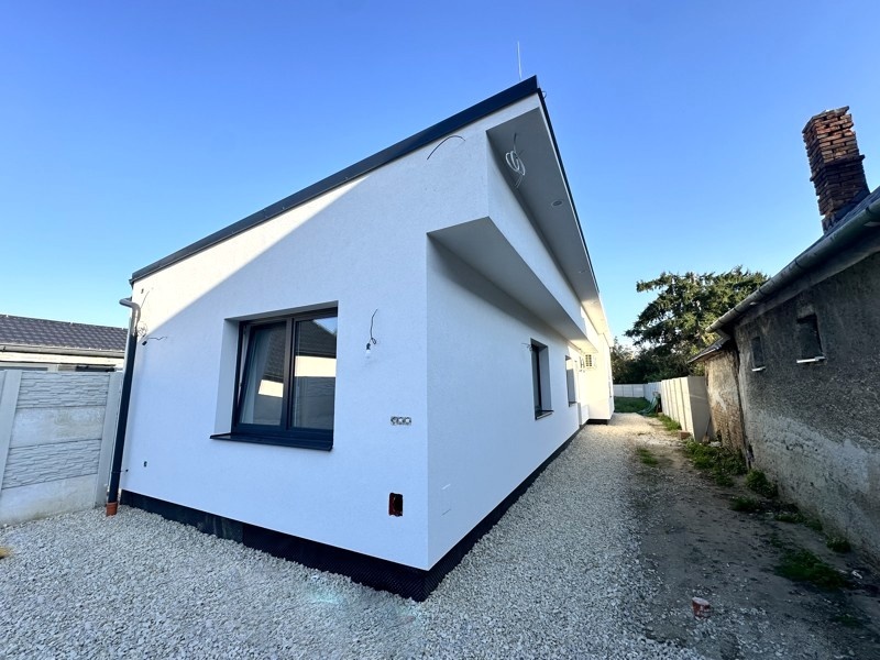 4 izbový rodinný dom 118 m2 na pozemku 719 m2, Sládkovičovo - 16