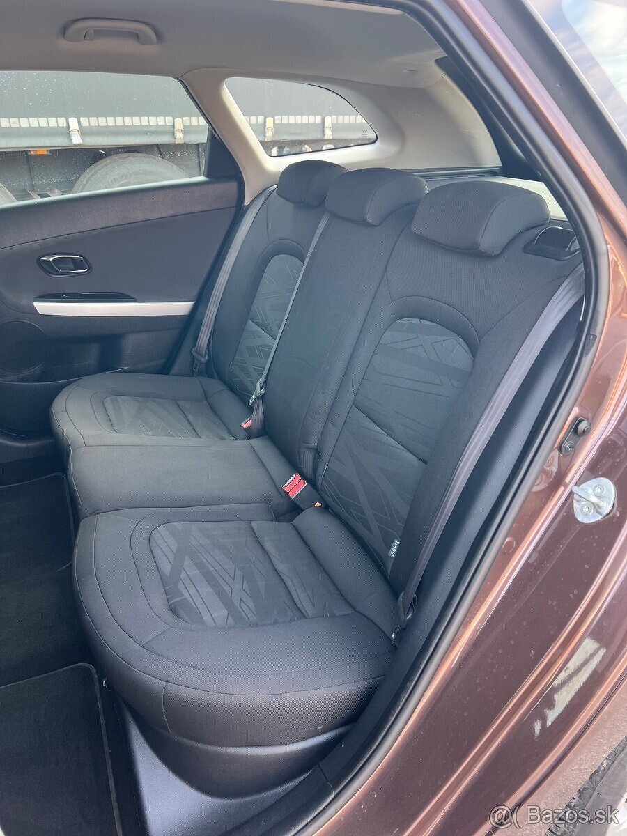 PREDÁM KIA CEED 1,6CRDi 94kW 16V Combi dovoz DE - 16