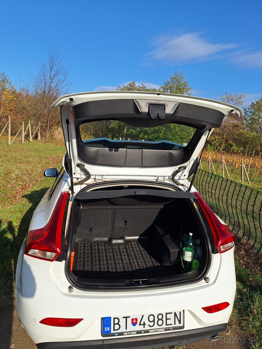 Volvo V40 D3; 2.0 diesel; Manual; r.v. 2018; Bratislava - 16