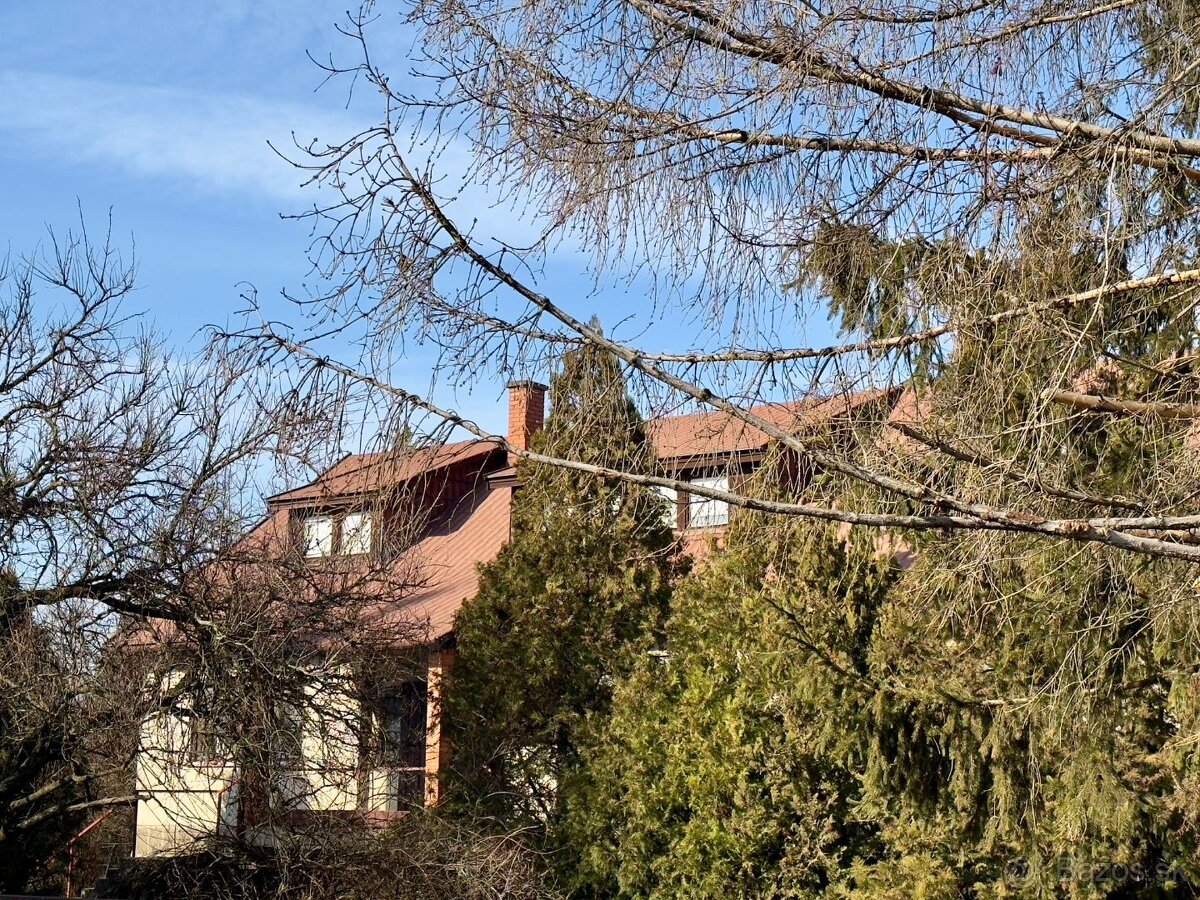 MAĎARSKO - GONC 6 IZBOVÝ POSCHODOVÝ RD S TERASOU, PIVNICOU, - 16