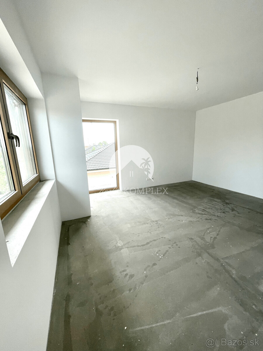 Reality KOMPLEX s.r.o. Vám ponúka luxusný rodinný dom v prém - 16