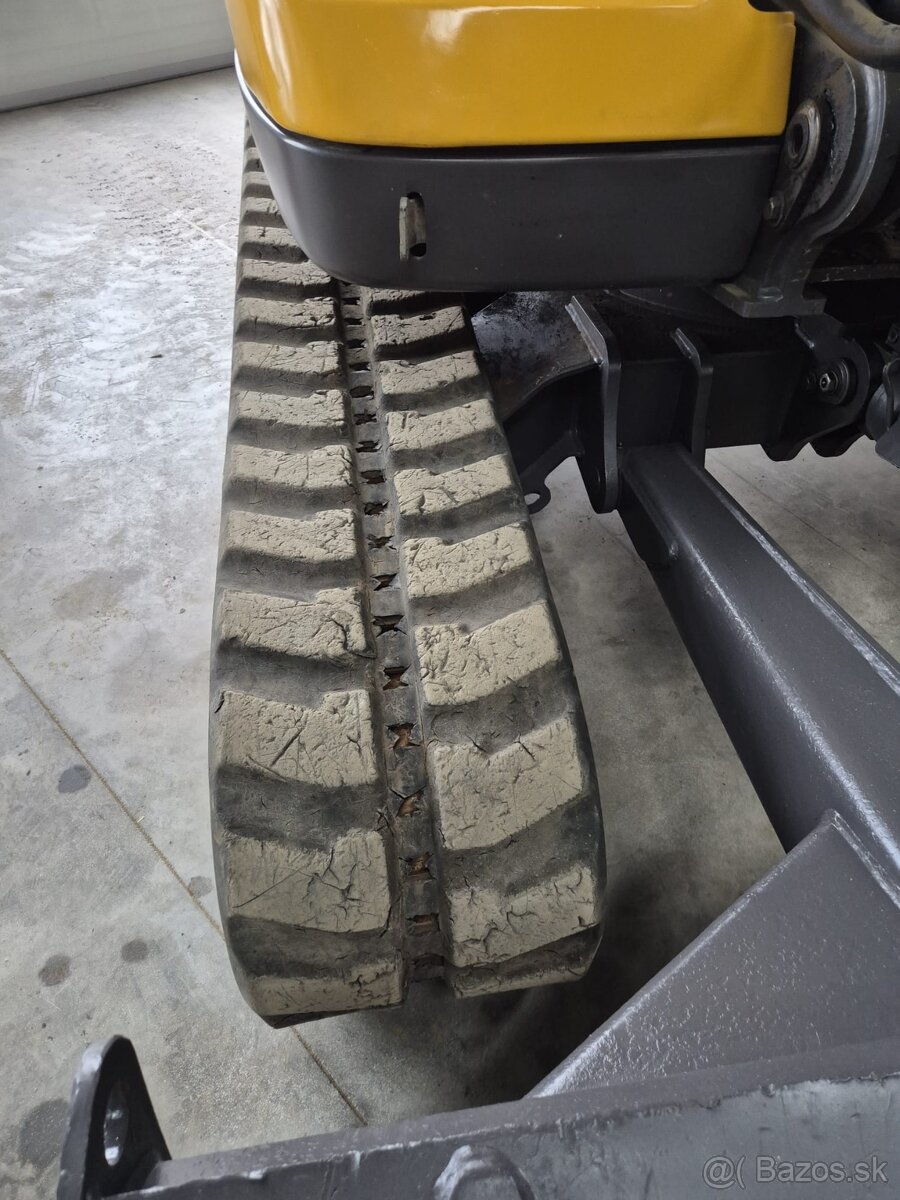 MECALAC 10MCR pásový otočný bager - 16