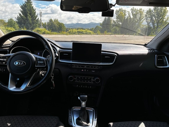 Predám KIA Cee’d Sporty Wagon 1.6 CRDi 136k Gold A/T - 16