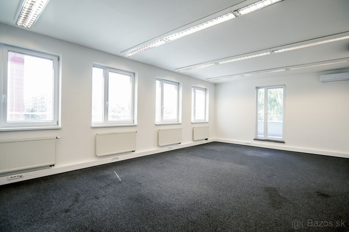 Reprezentatívna polyfunkčná budova so skladom a parkovaním v - 16