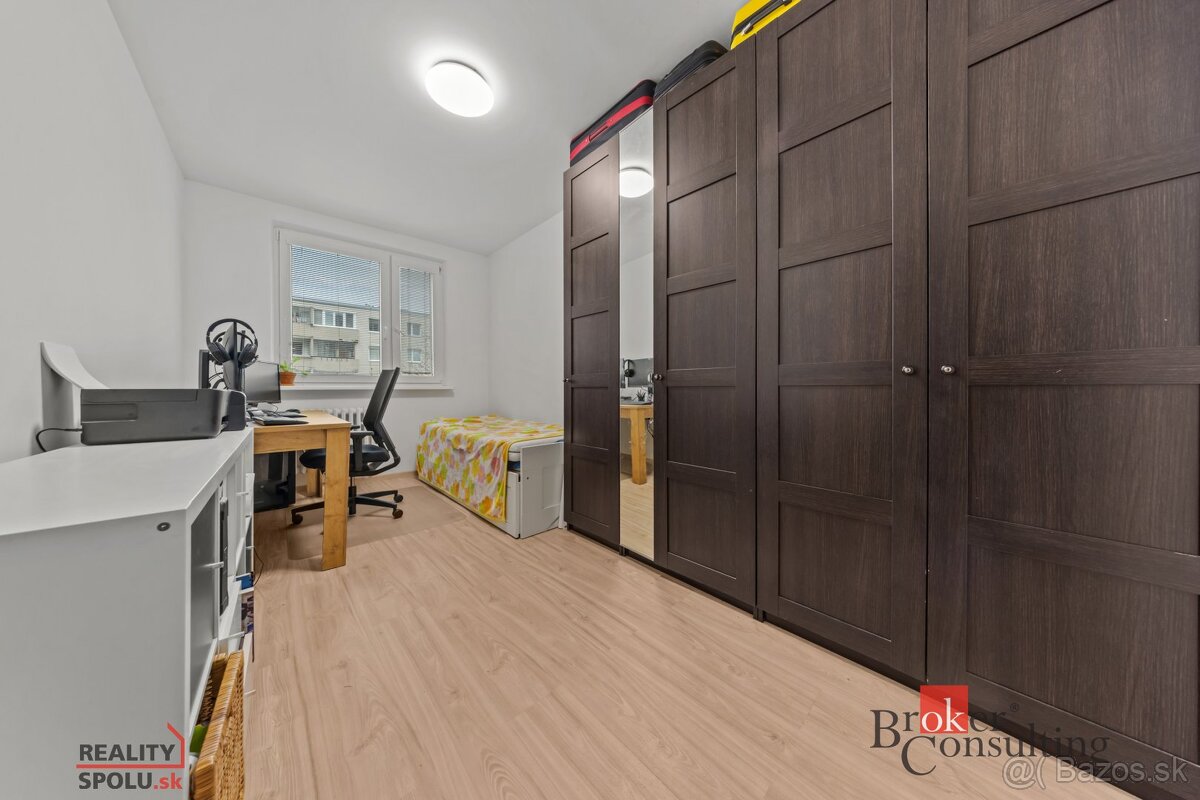KOMPLETNE ZREKONŠTRUOVANÝ 4-IZBOVÝ BYT V RAČI – IHNEĎ VOĽNÝ - 16