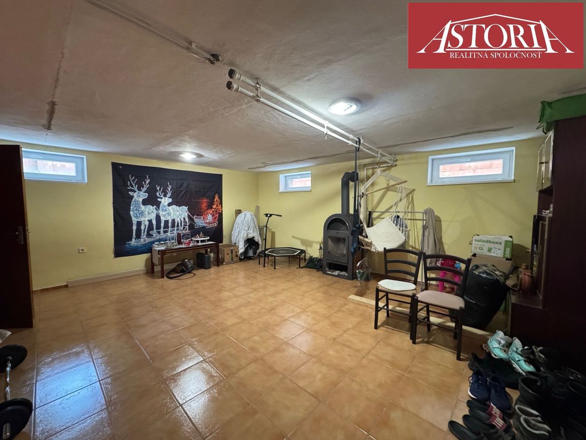 PREDAJ Rodinný dom s nádhernou rekonštrukciou - Podhradie - 16