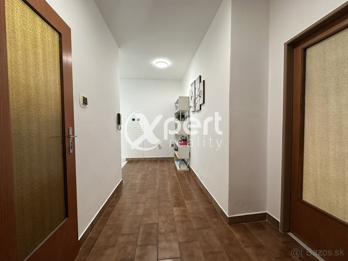 ZNÍŽENÁ CENA.NA PREDAJ RODINNÝ DOM S GARÁŽOU A ZÁHRADOU - 16