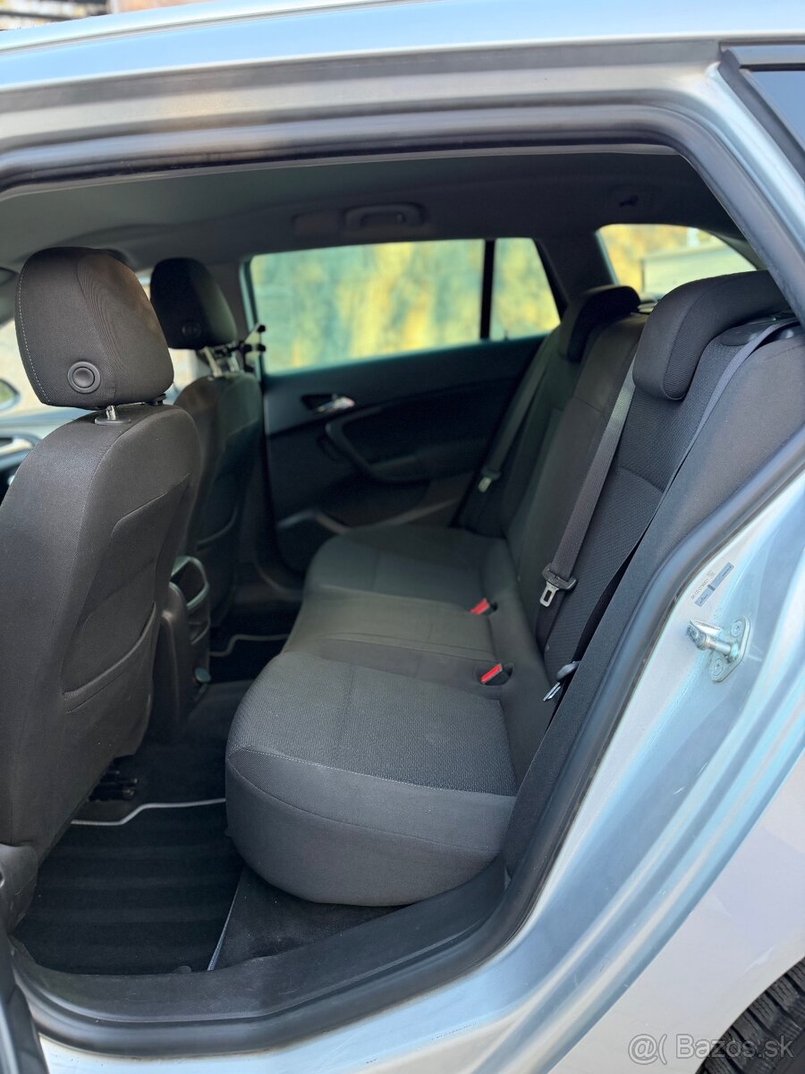 OPEL INSIGNIA SPORTS TOURER SW / 1,6 DIESEL MANUÁL - 16