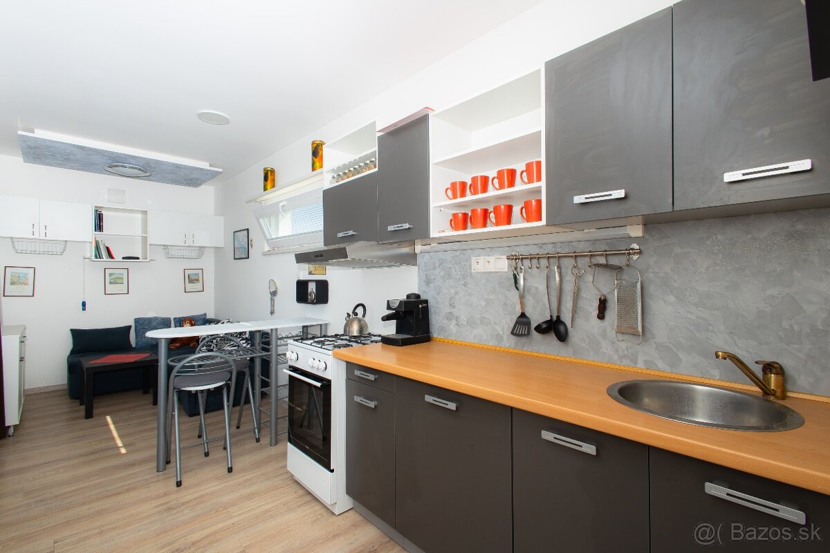 Záhrada 2253 m2 v Čunove s obytným domčekom - 16