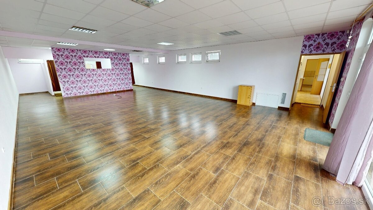 Rodinný dom vhodný na podnikanie s výbornou polohou - 16