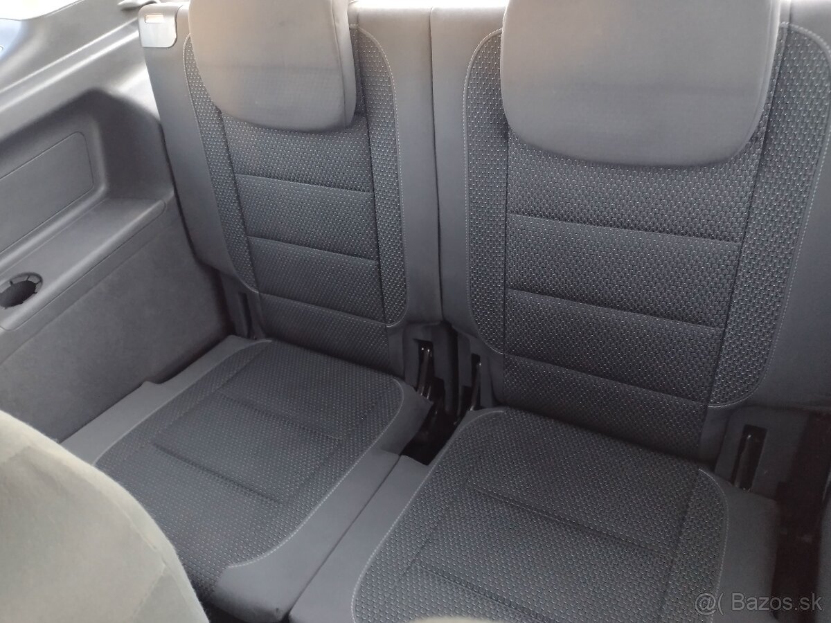 Volkswagen Touran Facelift 2.0 TDI CR 103kw 7-Miestné - 16