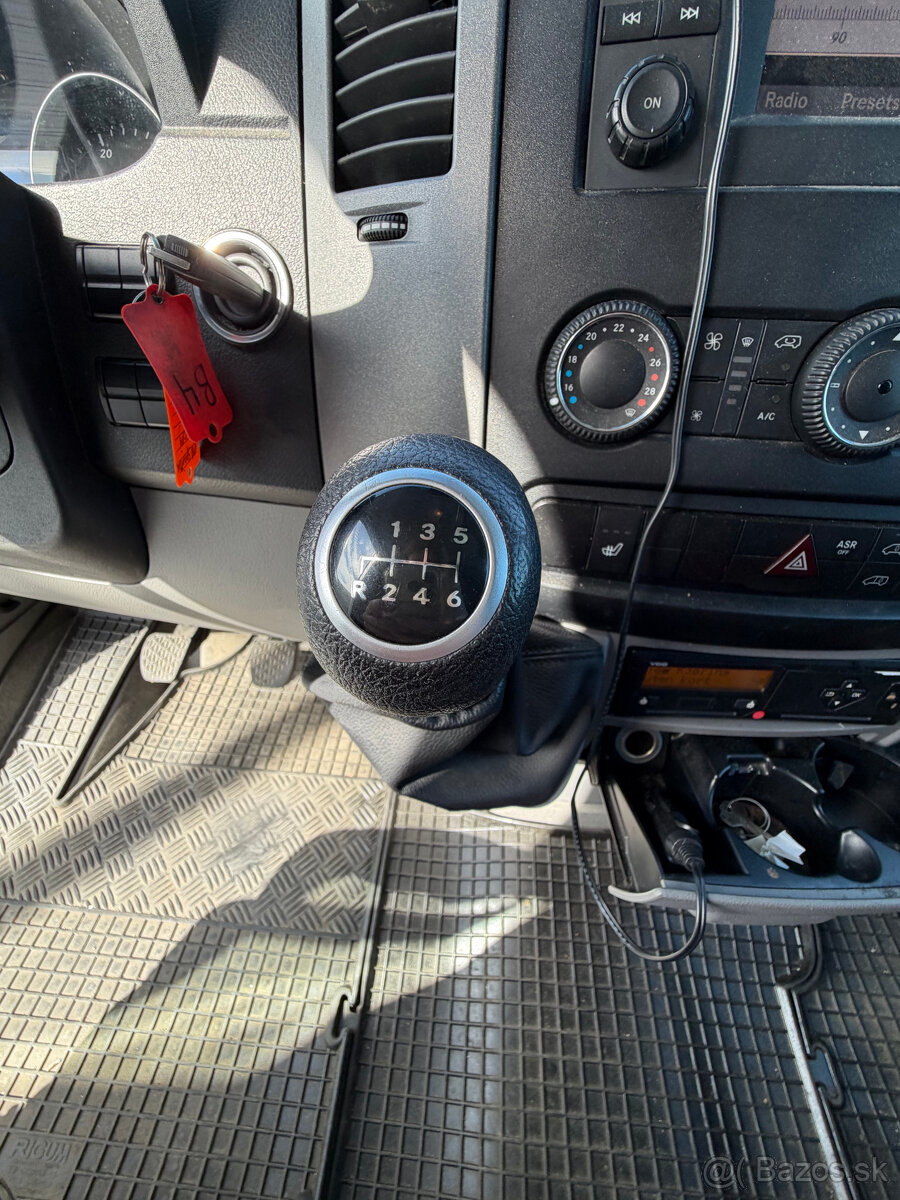 Mercedes-Benz Sprinter 519 mini ťahač - so spačkou - 16
