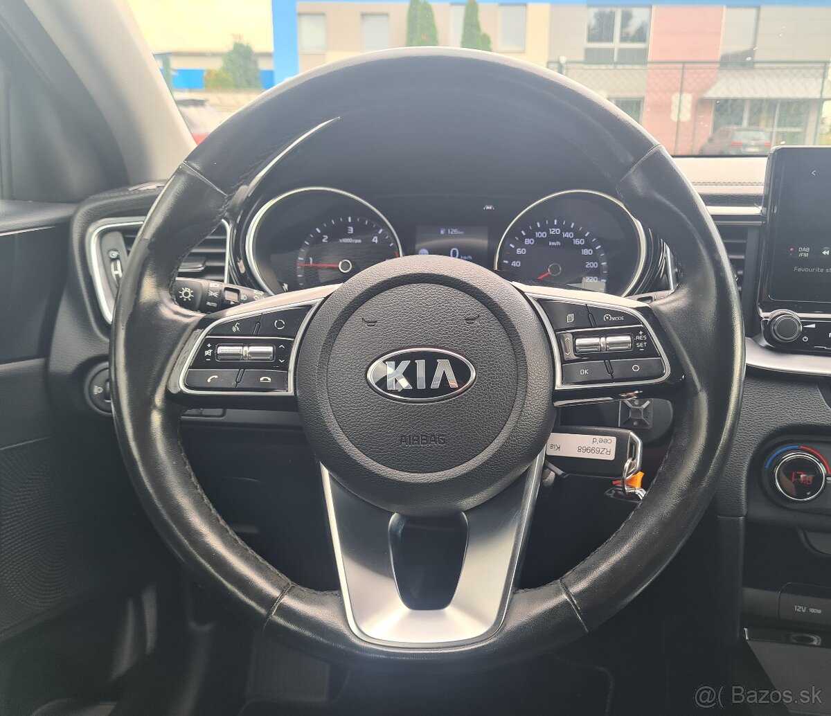 KIA CEED SW 1.6 CRDI VISION / MOŽNÝ ODPOČET DPH - 16