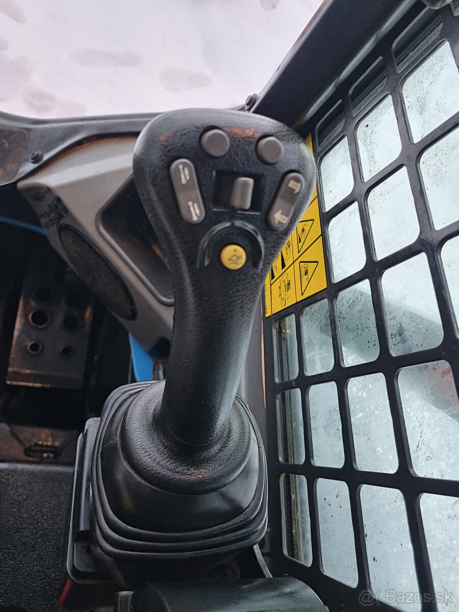 Pásový nakladač Bobcat T770 2,5 t - 16