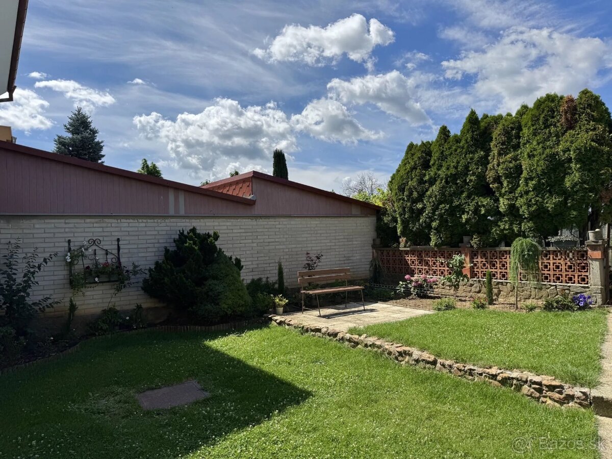 Na predaj komfortný 6-izbový rodinný dom s garážou - 16