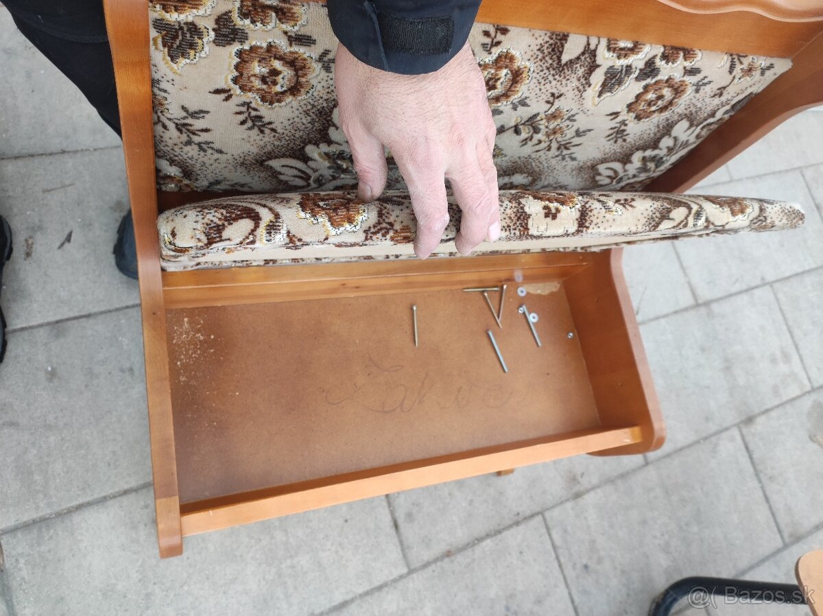 Jedálenský stôl - 16