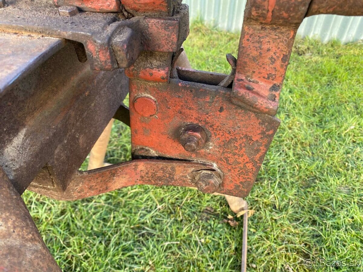 Kováčsky zverák - 16