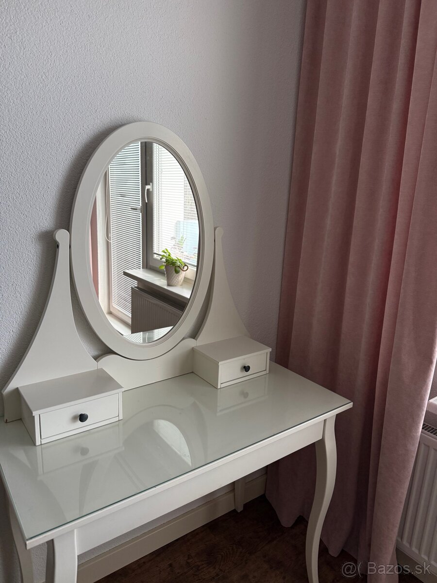 Kozmetický toaletný stolík - 16