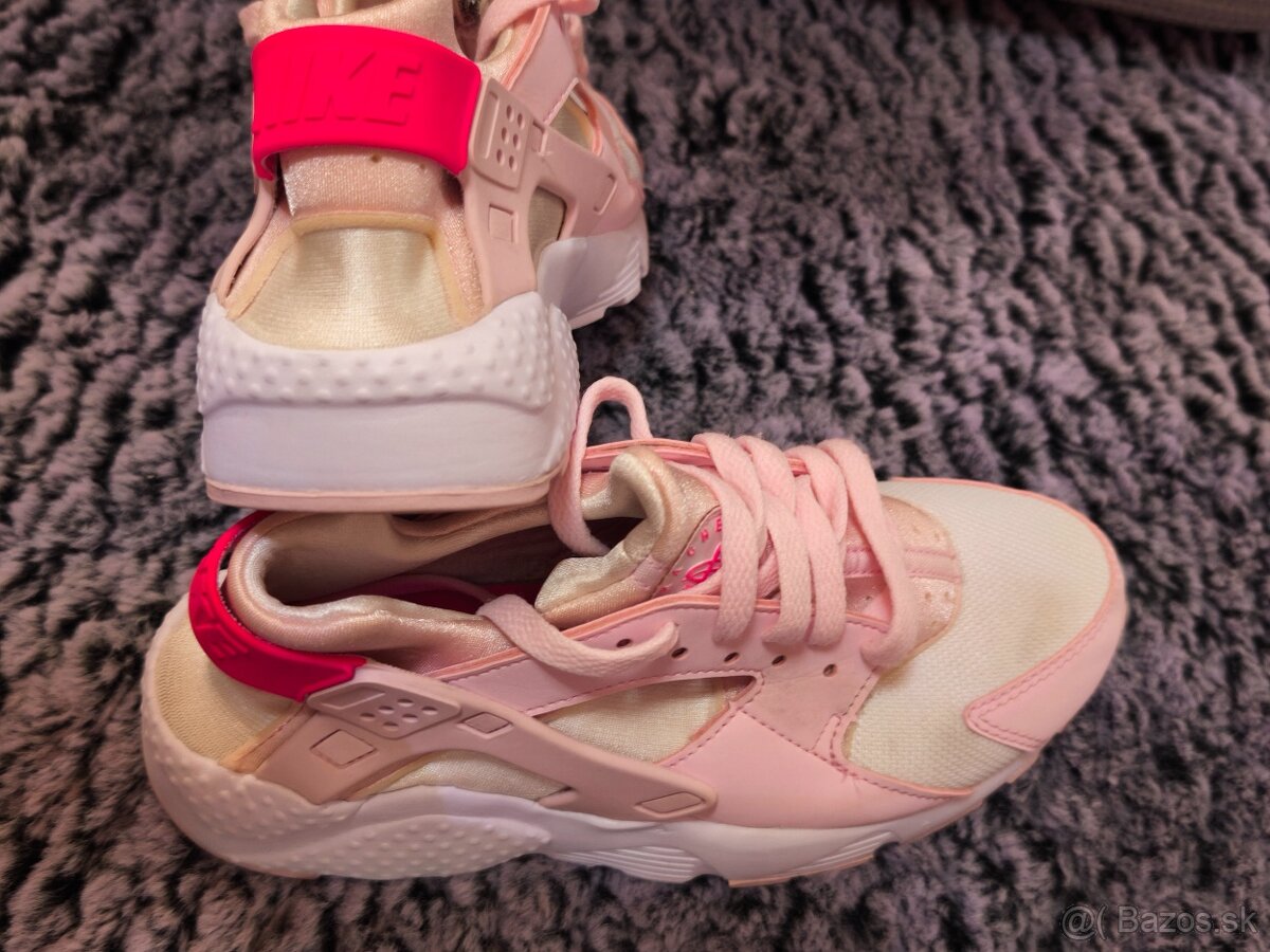 Nike, Adidas, Reebok - 16