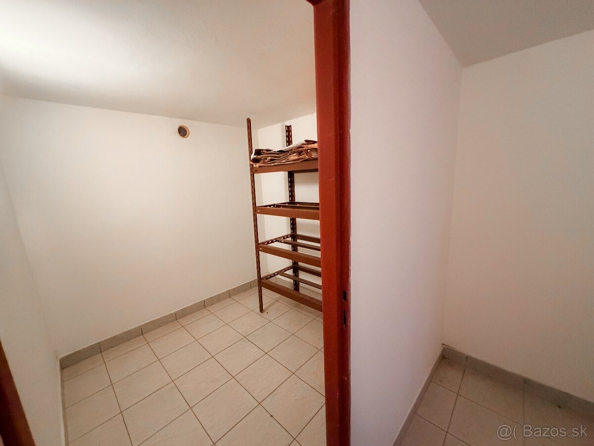 Priestranný dom s veľkorysým pozemkom - 16
