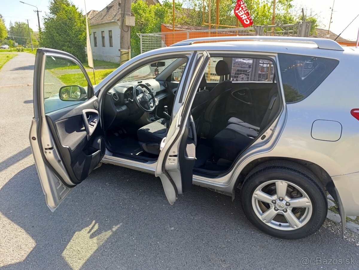 Toyota RAV4 2.2D 4WD 100kW/136PS, 4×4, M6 - 16