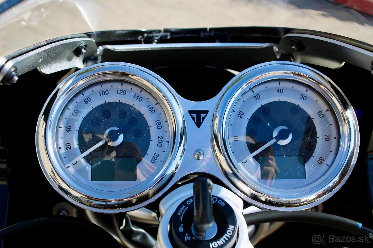 Triumph Thruxton RS 1200 Jet Black - 16