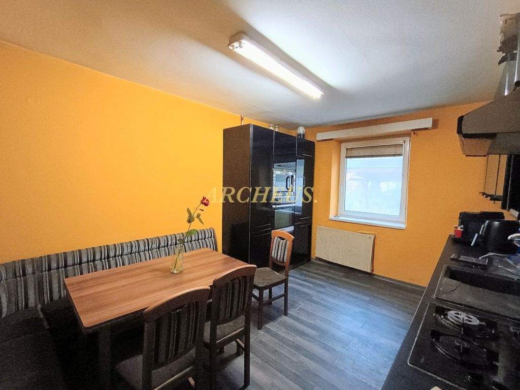 NA PREDAJ VIACGENERAČNÝ RODINNÝ DOM, POZEMOK 584M2, MYJAVA - 16