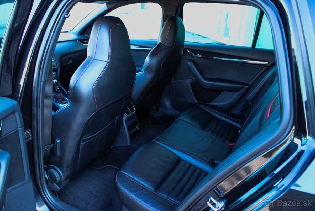 Škoda Octavia Combi 2.0 TDI RS DSG - 16