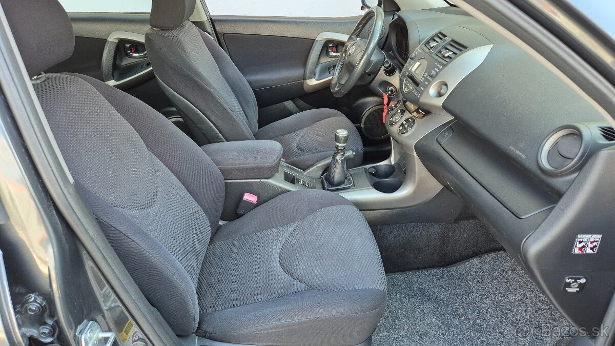 Toyota RAV4 2.2 D-4D 135 Base dovoz Taliansko - 16