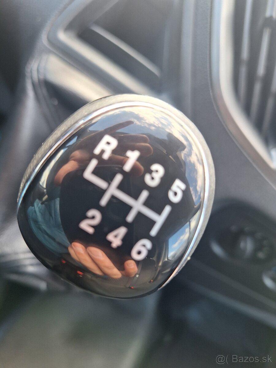 FORD TRANSIT CUSTOM 2,2TDCI KLÍMA ŤAŽNÉ - 16