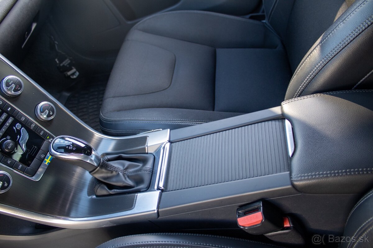 VOLVO XC60 D4 2,0 133 KW A8 - 16