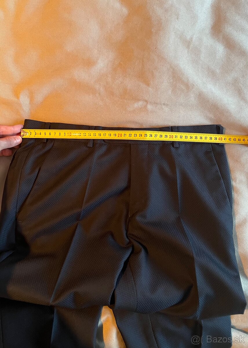 Tmavomodry oblek - 16