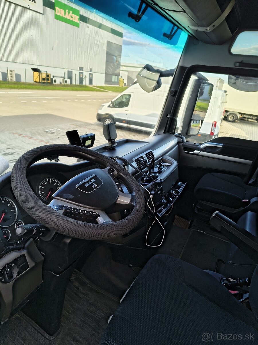 MAN TGX 18.440 + hydraulické čelo - 16