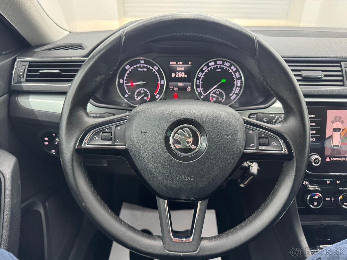 Superb Combi 2,0 TDI Style 110kW Ťazné Top stav - 16