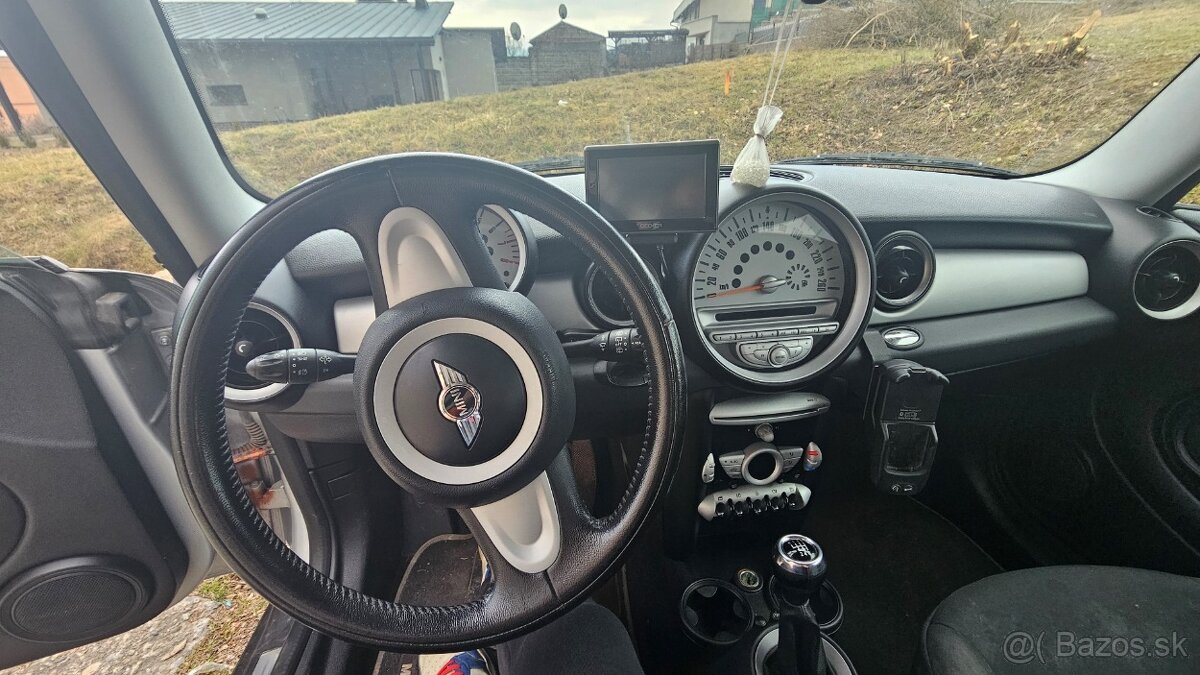 Mini One R56 - 1,4 benzín - vymením za väčšie - 16