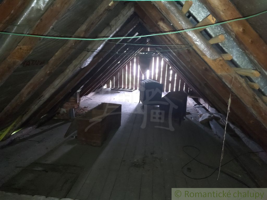 Staršia chalupa s hospodárskymi budovami na pozemku 1550 m - 16