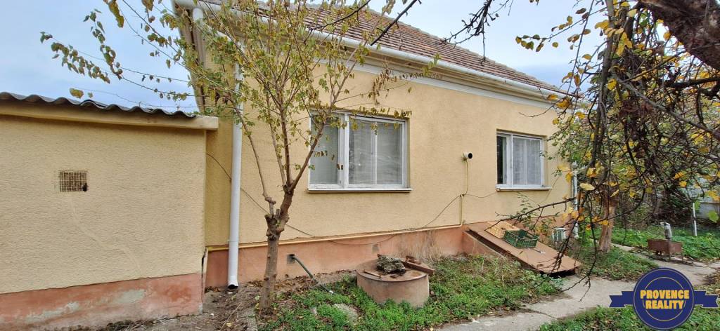 PREDAJ: Rodinný dom s pozemkom + garáž - v obci BÚČ, okr. KN - 16