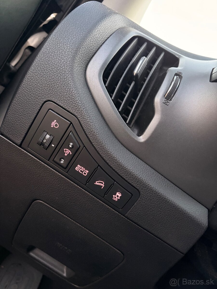 Predám KIA SPORTAGE - 16