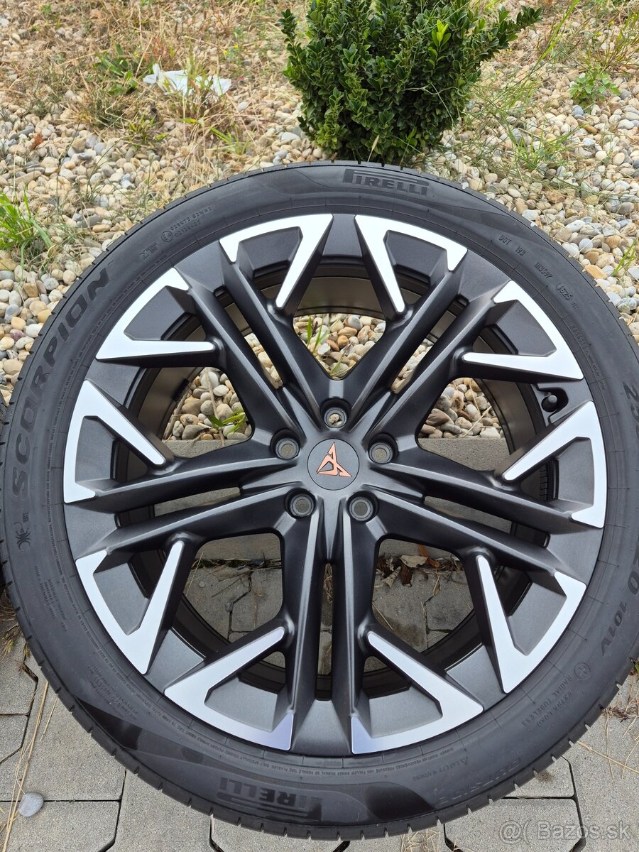 Predam - CUPRA Hadron 20" + Pirelli 255/40R20 - 16