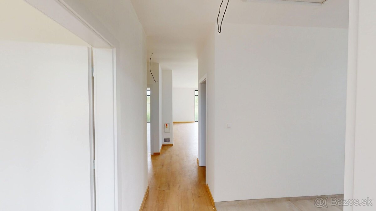 PINK Reality POSLEDNÝ VOĽNÝ DOM NA PREDAJ Moderné a pokojné - 16