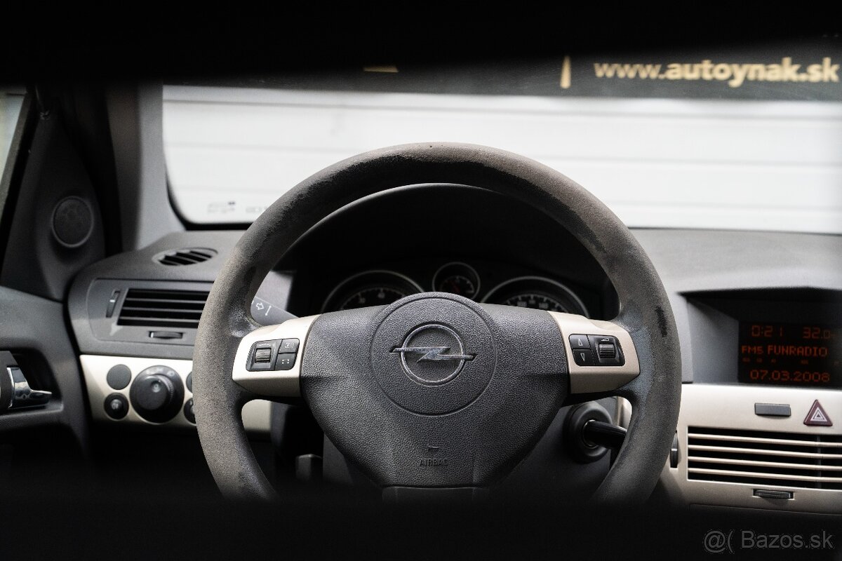 Opel Astra 1.6i, SR vozidlo - 16