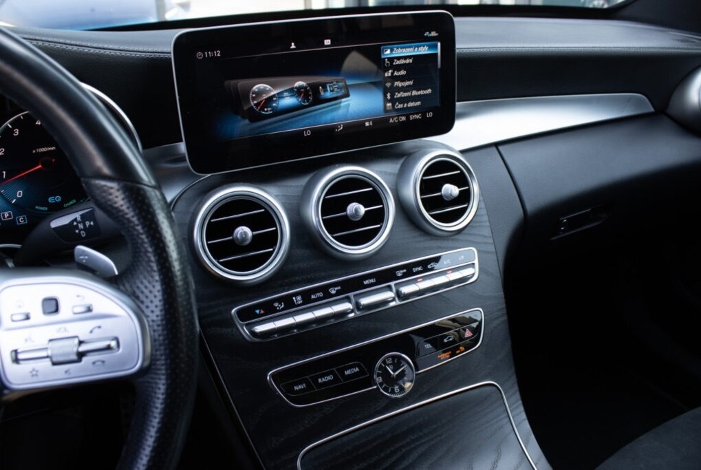 Mercedes-Benz C 200 Combi z roku 2020 - 16