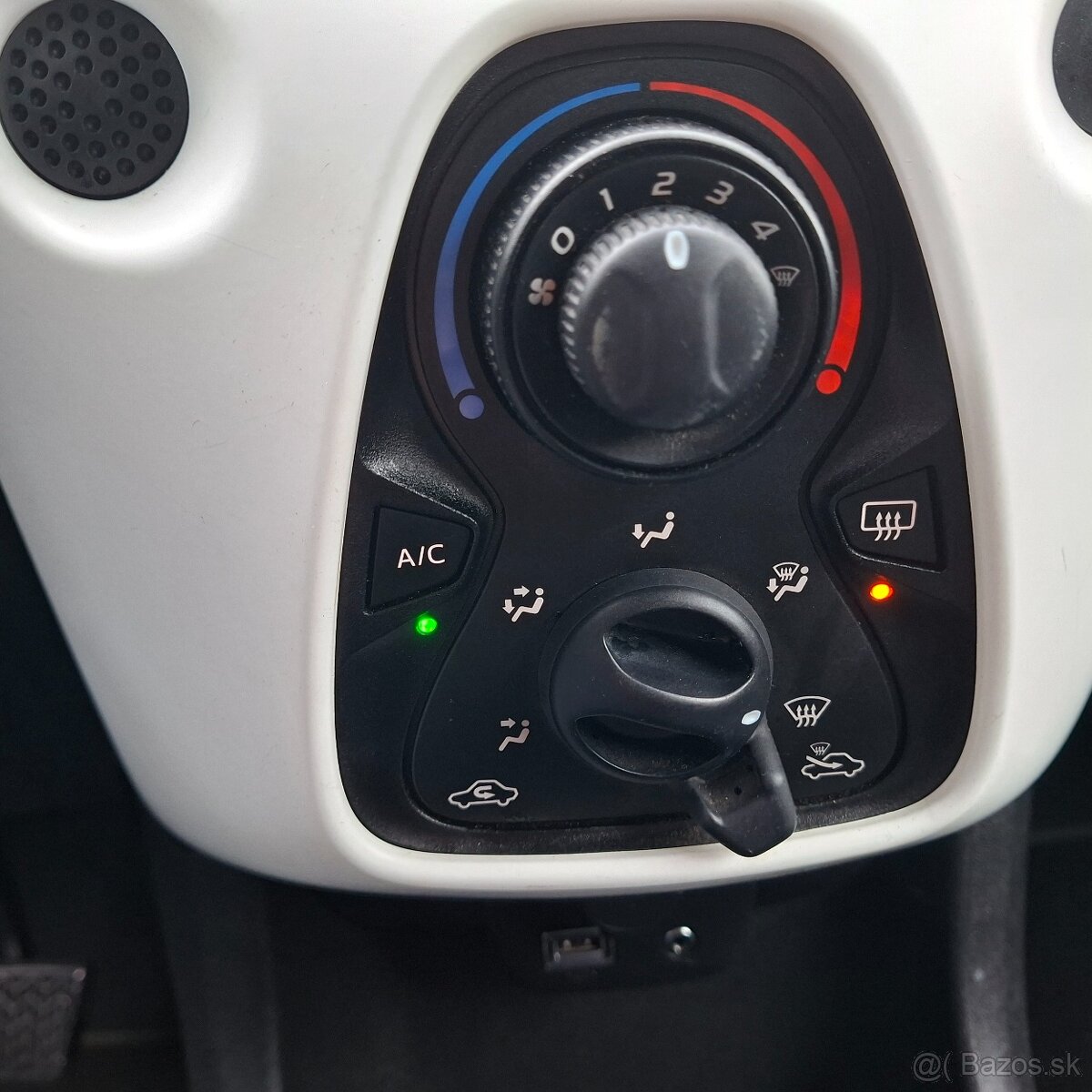 Peugeot 108 1,2 PureTech Allure TOP - 16