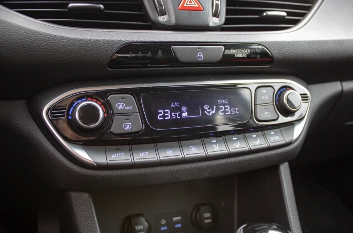 Hyundai i30 1.6 CRDi automat - 16