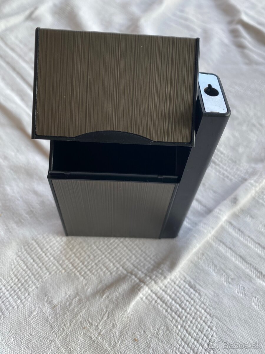 Puzdro na cigarety so zapalovačom - 16