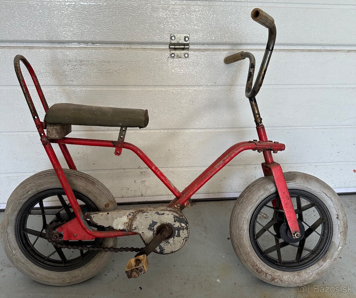 Staré veci z pôdy-staré figúrky, kordy, kalamar, šachovnice - 16