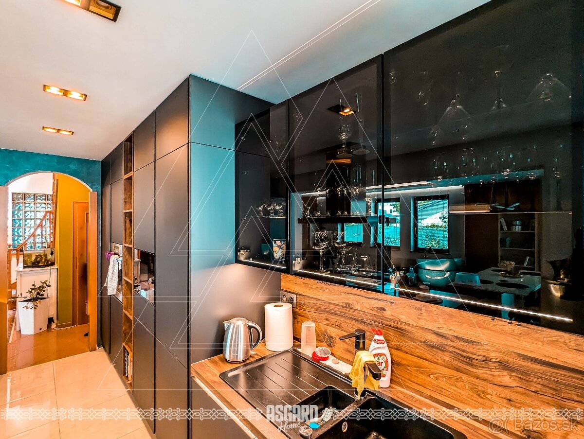 Kompletne zrekonštruovaný rodinný dom s garážou a bazénom - 16