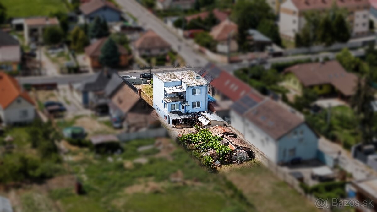 NA PREDAJ RODINNÝ DOM S MOŽNOSŤOU PRESTAVBY NA FIRMU - NITRA - 16