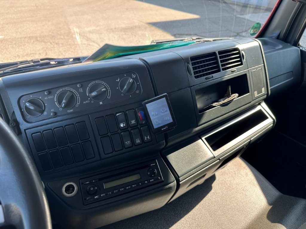 MAN TGM 18.290 se shrnovací plachtou a čelem - 16