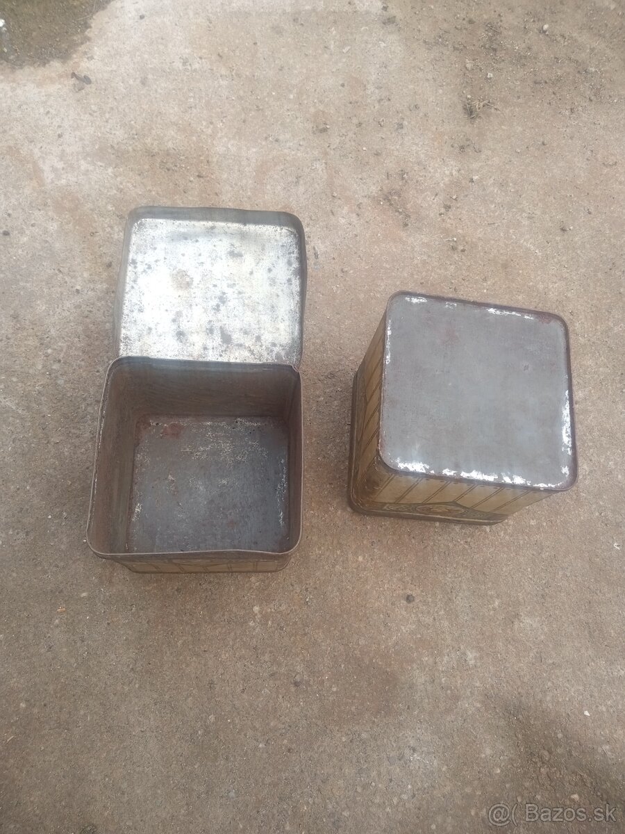 Odznaky popolníky plechové krabice - 16